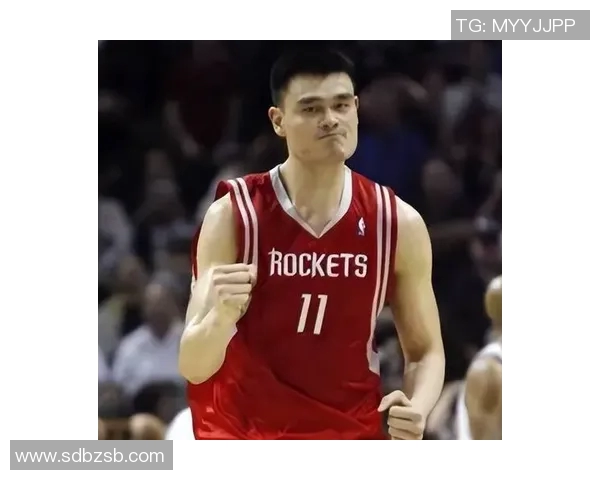 姚明在比赛间隙打瞌睡的搞笑瞬间引发网友热议与共鸣